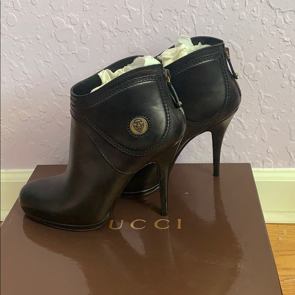 Black leather Gucci booties - Picture 1 of 3